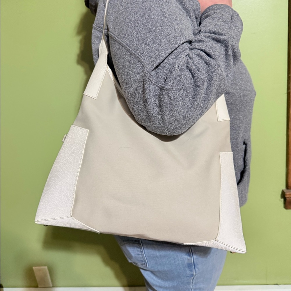 VINTAGE  Ferragamo Cream Blocked Shoulder Bag $135